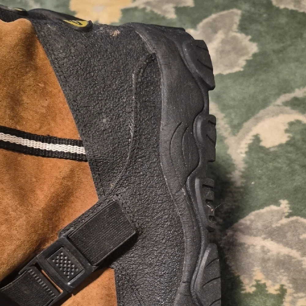 Cabela's Brown and Black Insulated Suede Winter Boots